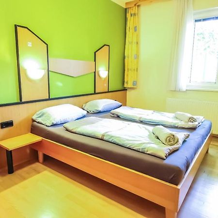 Private Double Bed Room With Bathroom Wien Eksteriør billede