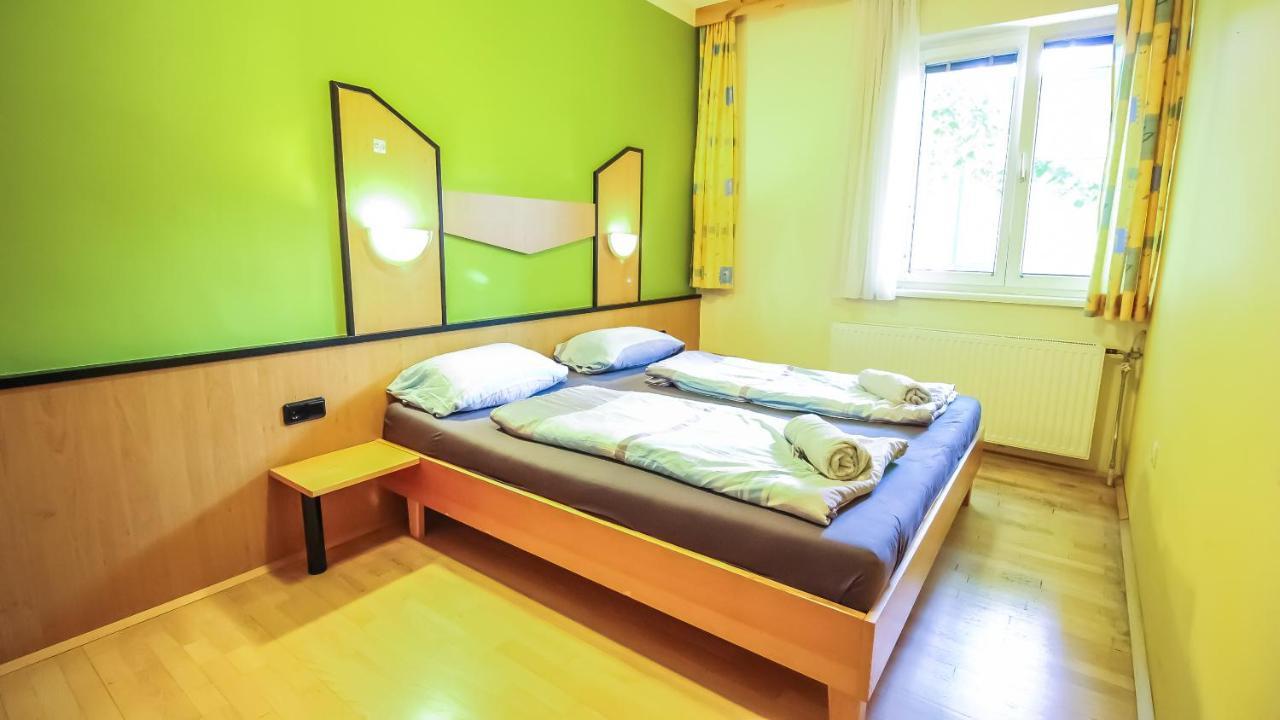 Private Double Bed Room With Bathroom Wien Eksteriør billede